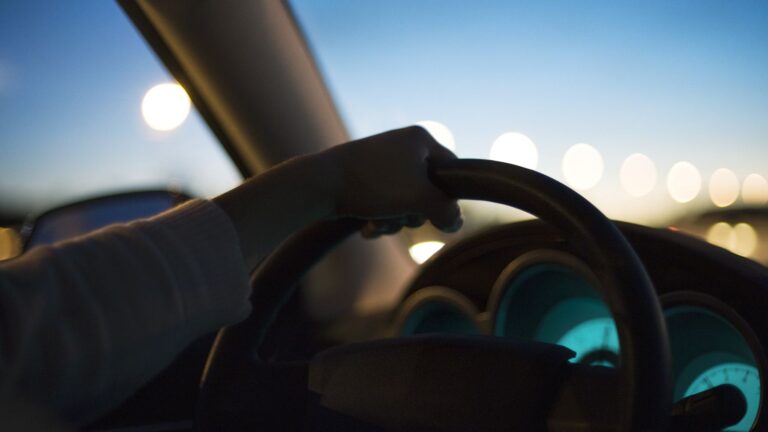 Onze conducteurs portent plainte en France pour des « freinages fantômes » sur leurs véhicules.