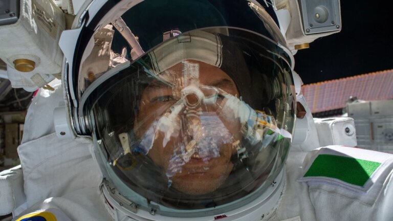 NASA présente l’équipage d’Artemis III, avec un pilote européen impliqué dans un incident spatial.