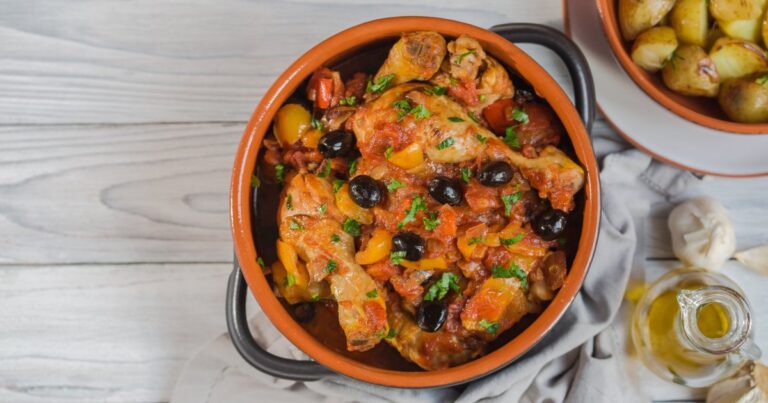 Recette traditionnelle italienne : pollo alla cacciatora, un plat au goût authentique.