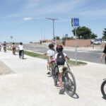 Une nouvelle piste cyclable à Port-de-Bouc favorise la mobilité durable locale.