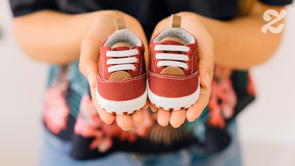 Les podologues alertent sur les risques des baskets pour enfants en matière de santé.