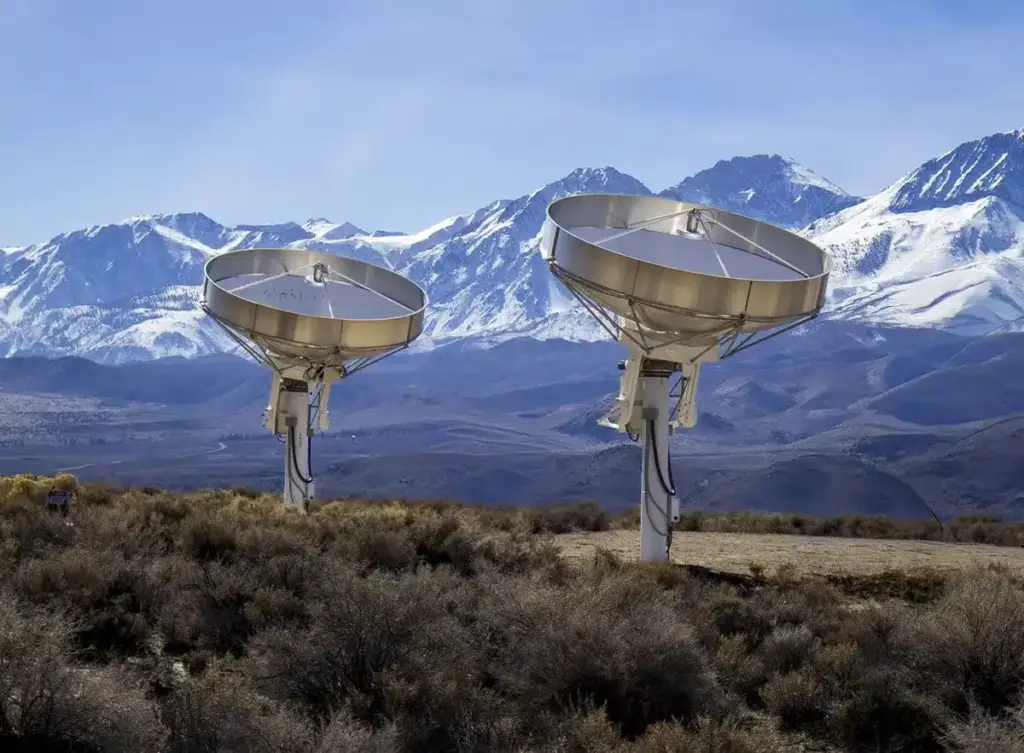 Un radiotélescope de 1 650 antennes scrute le ciel 100 fois plus vite et propose des images gratuites.