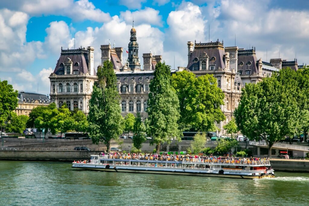 Croisières à Paris : choisir un bateau selon vos préférences et besoins.