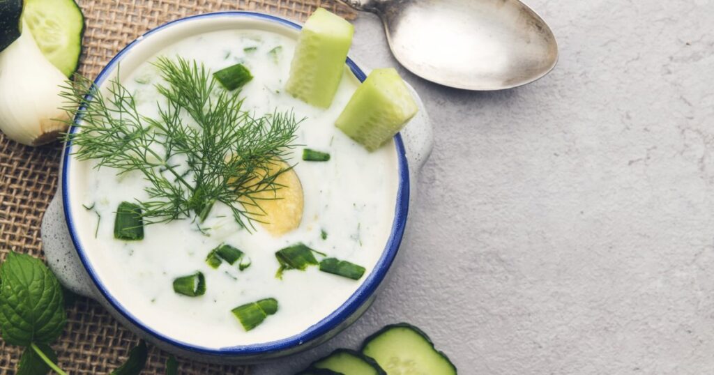 Recette traditionnelle du Cacik turc : ingrédients et préparation détaillés