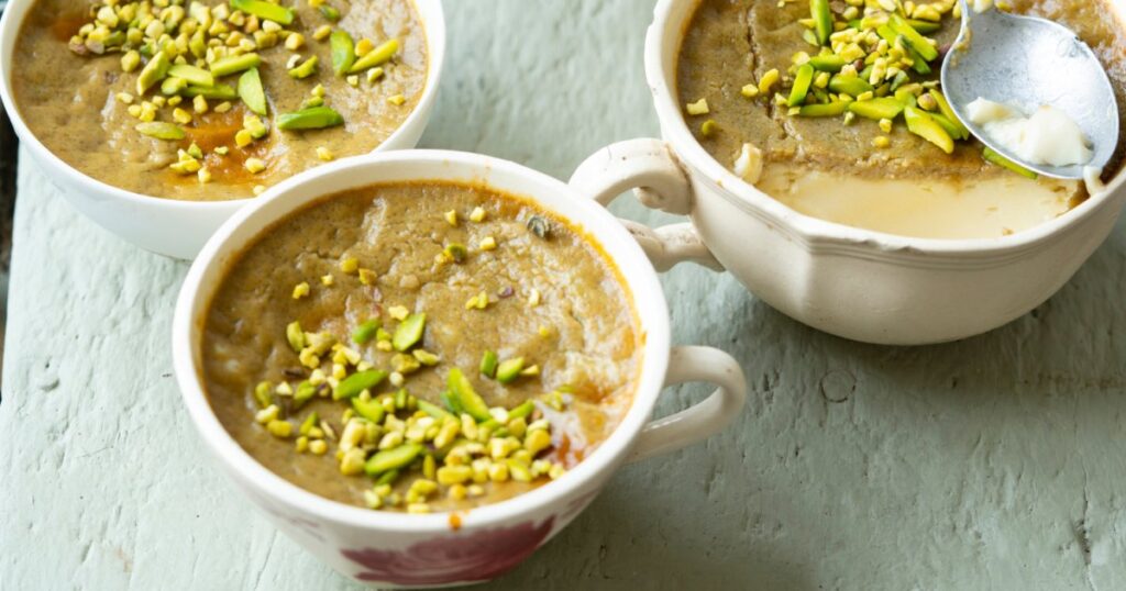 Recette de petits pots de crème dessert à la pistache pour une dégustation traditionnelle française.