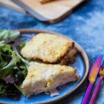 Le croque-monsieur, plat polyvalent apprécié dans les cafés français, s&rsquo;invite à toutes les tables.