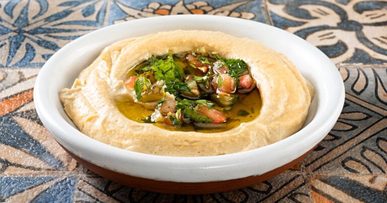 Recette traditionnelle du houmous à la turque : ingrédients et méthode de préparation détaillés