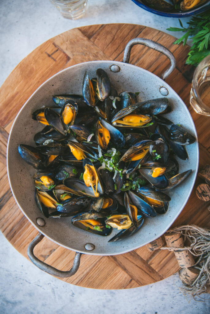 Recette maison de moules marinières : une méthode simple pour les amateurs de fruits de mer