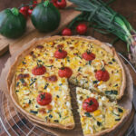 Quiche courgette et tomate cerise : une recette simple pour un repas équilibré.