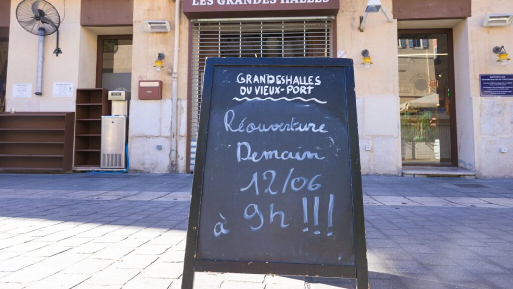 Les Grandes Halles du Vieux-Port rouvrent après une fermeture administrative.