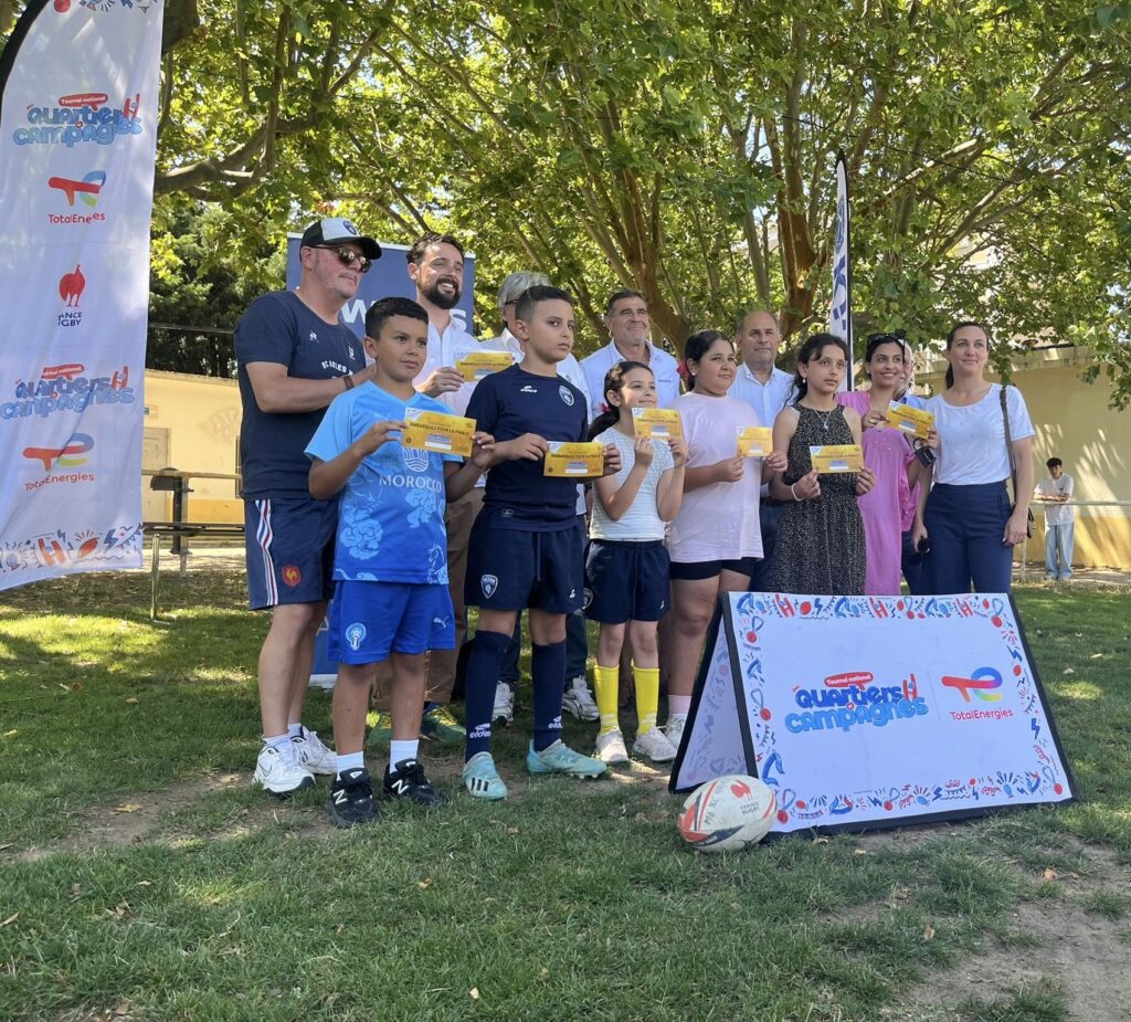 Le rugby français se développe entre Arles et Marcoussis, acteurs locaux mobilisés.
