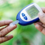 Des taux de glucose sanguin élevés associés à un vieillissement cérébral accéléré, selon une étude.