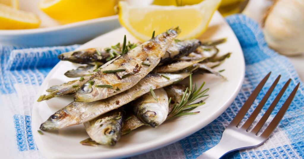 Recette traditionnelle de sardines grillées inspirée des méthodes de cuisson familiales.