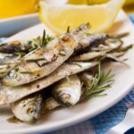 Recette traditionnelle de sardines grillées inspirée des méthodes de cuisson familiales.