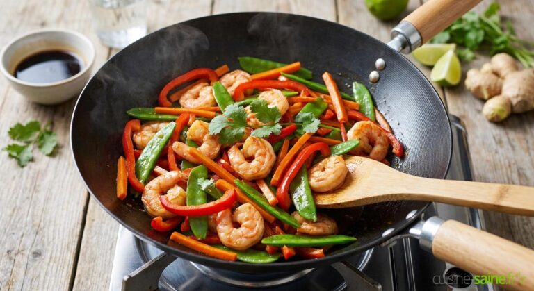 Crevettes sautées au wok : une recette simple et rapide pour les amateurs de cuisine asiatique.