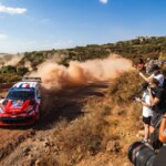 Rallye WRC en Grèce : Neuville prend la tête, Ogier poursuit en seconde position.
