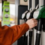 TotalEnergies maintient son plafonnement des prix du carburant malgré les critiques.