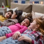 Sécurité des enfants : les recommandations des pédiatres sur les soirées pyjama.