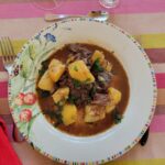 Spezzatino : le bourguignon à l&rsquo;italienne adopté par les chefs de la gastronomie italienne