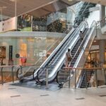 Les centres commerciaux en France affectent la viabilité des commerces de proximité.