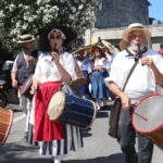 La grande cavalcade clôture la Saint-Jean à Allauch avec des tambourins.