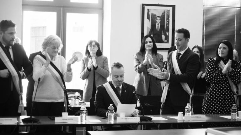 À Tarascon, la mairie RN réduit le financement des associations locales.