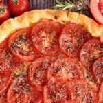 Tarte tomate et tapenade : recette et secrets d&rsquo;une pâte à tarte légère en cuisine française