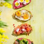 Quatre idées de tartines colorées pour un brunch ou un apéritif en France.