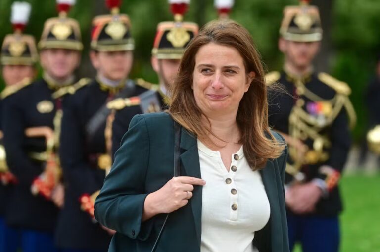 Débat sur la mémoire historique en France soulève des tensions dans la société actuelle.