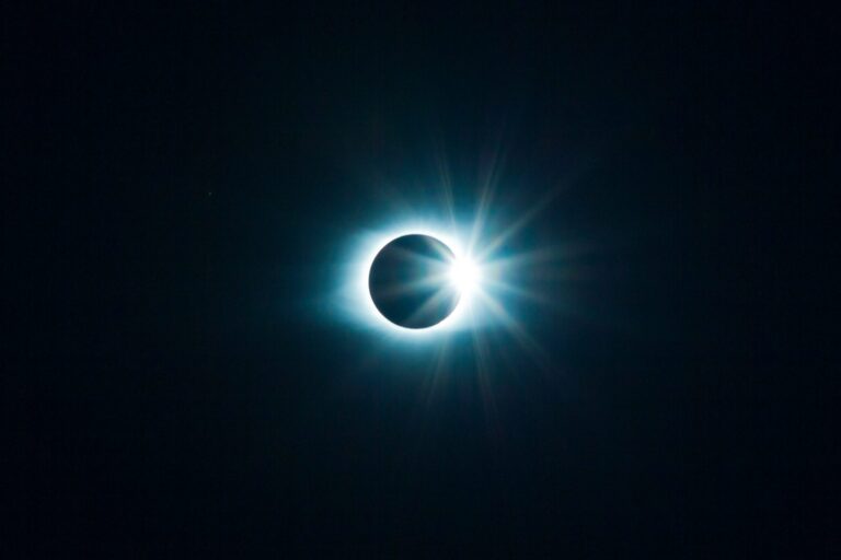 La Terre orbite autour du Soleil depuis 4,5 milliards d’années sans interruption.