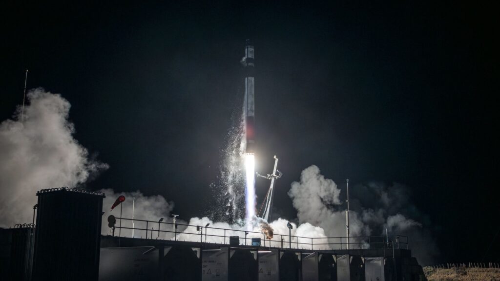 Rocket Lab lance la mission ‘Ten Owl of Ten’ pour Synspective depuis la Nouvelle-Zélande.