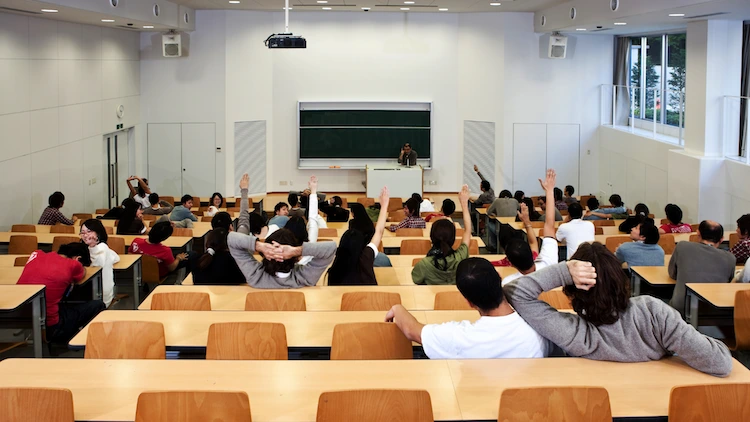 Frais d’inscription universitaires en hausse : une multiplication par cinq envisagée.