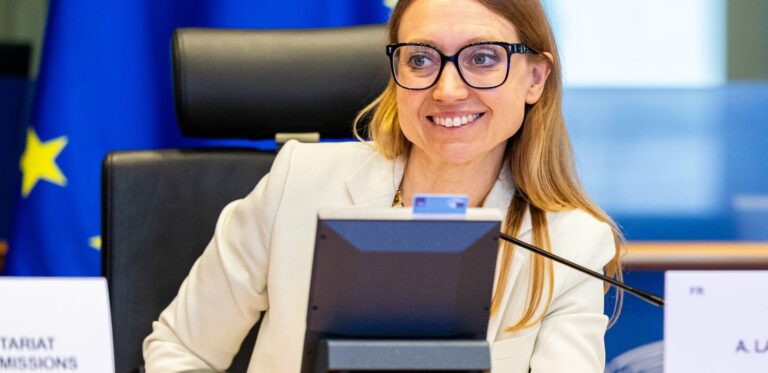 L’euro numérique examiné par le Parlement européen pour une adoption future.