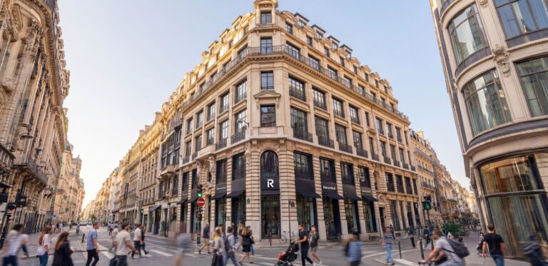 Revolut annonce un investissement de 100 millions d’euros pour son expansion à Paris.