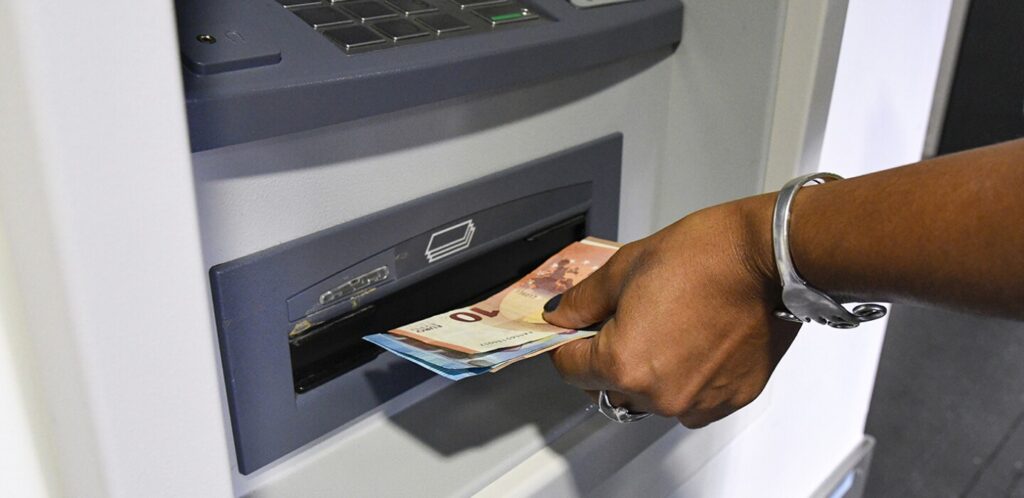 Un consortium bancaire italien lance un stablecoin en euro pour le marché financier.