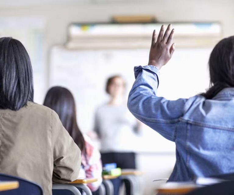 Une enseignante du Var agressée par une mère devant son domicile pour une mauvaise note.