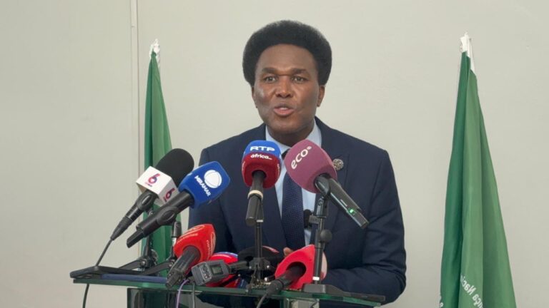 Mozambique : l’opposant principal élu à la tête de son parti face à la répression.