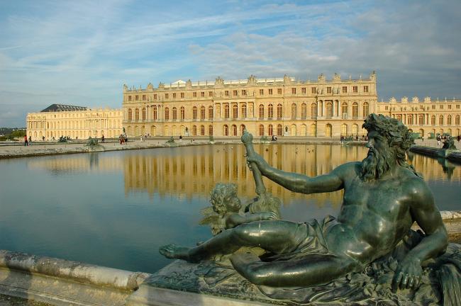 Dîner Macron-Trump au château de Versailles : un symbole républicain en question.