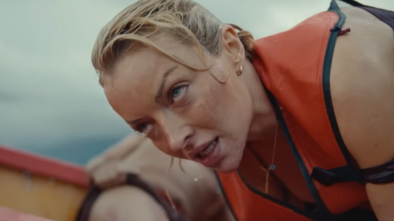 Clint Eastwood : sa fille se confronte aux requins dans un survival aquatique.