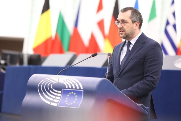 Le Parlement européen soutient l’accès aux pilules contraceptives avant des négociations.