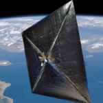 La voile solaire, une avancée prometteuse pour l’exploration spatiale, reste éloignée des voyages interstellaires.