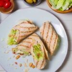 Wrap aux graines de chia et flocons d&rsquo;avoine : une recette simple en trois ingrédients.