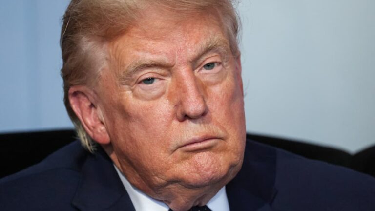 Trump dément les médias et affirme que l’Iran garantit un passage gratuit dans le détroit d’Ormuz.