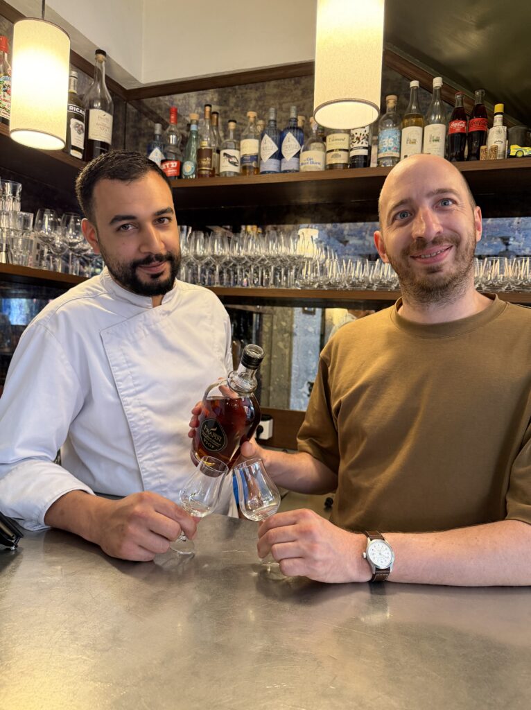 Paris 17e : Le bistrot Janine attire de nouveaux clients avec ses ronds de serviette personnalisés.