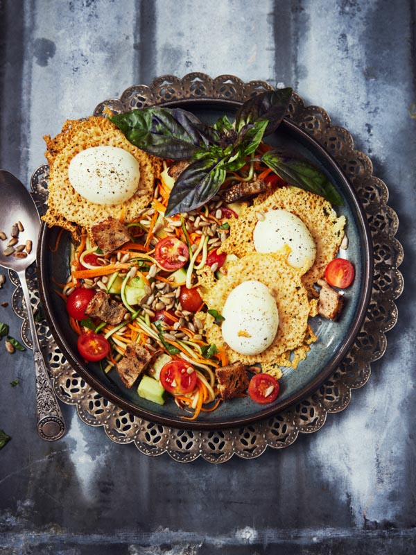Salade aux œufs croustillants : une recette adoptée par les chefs français pour l’été