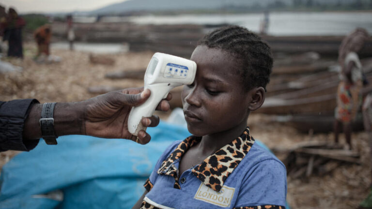 Centrafrique déploie des équipes à la frontière avec la RDC pour prévenir Ebola.