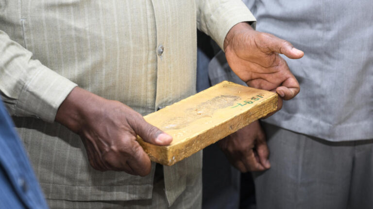 L’Union européenne interdit l’importation et le commerce d’or en provenance du Soudan.