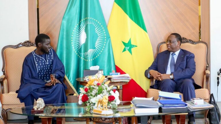 Macky Sall annonce une visite à Dakar pour rencontrer son successeur Diomaye Faye.