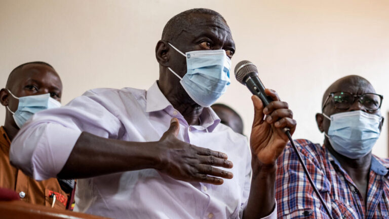 Ouganda : la justice rejette le recours de Kizza Besigye, son procès maintenu.