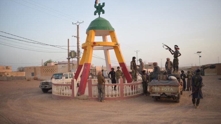 Mali : le FLA publie une vidéo montrant plus de 200 militaires capturés.
